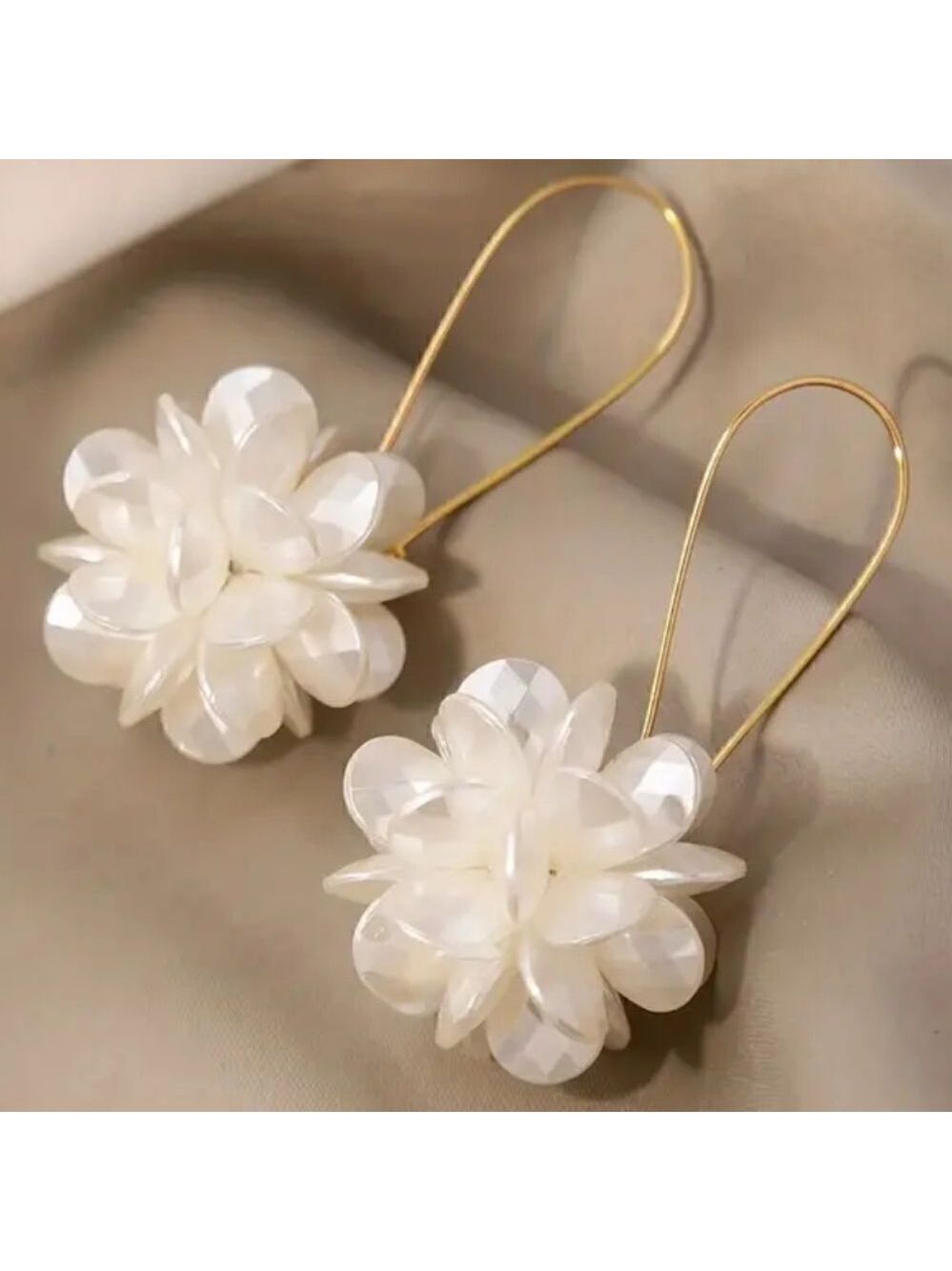 3D Floral Earrings White Big Flowers Gold Plated Dangle Earrings - Picture 7 of 9